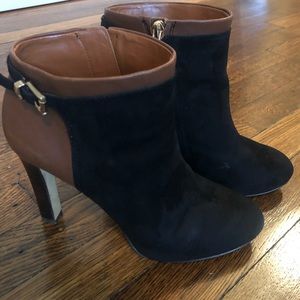 Banana Republic blk suede / brown leather booties